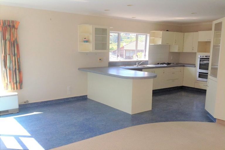 Photo of property in 8 Aintree Grove, Churton Park, Wellington, 6037