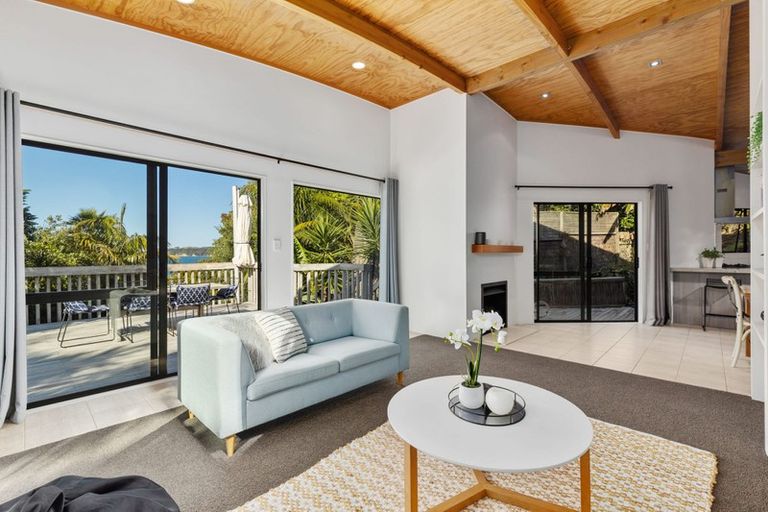 Photo of property in 4/9a Melandra Road, Stanmore Bay, Whangaparaoa, 0932