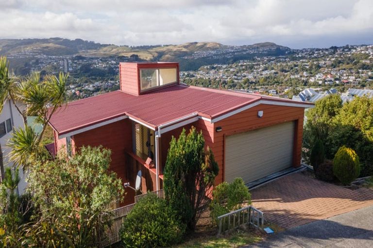 Photo of property in 1 Atamira Close, Churton Park, Wellington, 6037