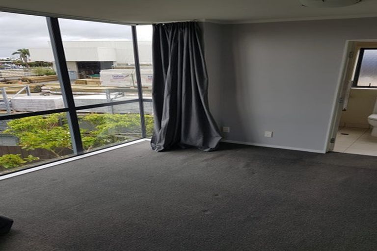 Photo of property in 1a/8 Crown Lynn Place, New Lynn, Auckland, 0600