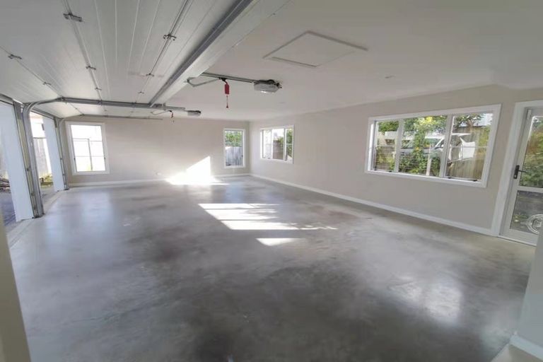 Photo of property in 56 Moyrus Crescent, East Tamaki Heights, Auckland, 2016