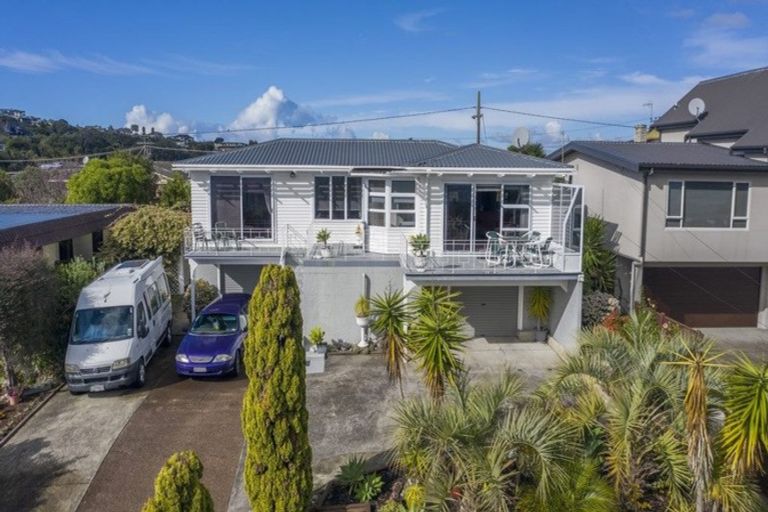 Photo of property in 31 De Luen Avenue, Tindalls Beach, Whangaparaoa, 0930