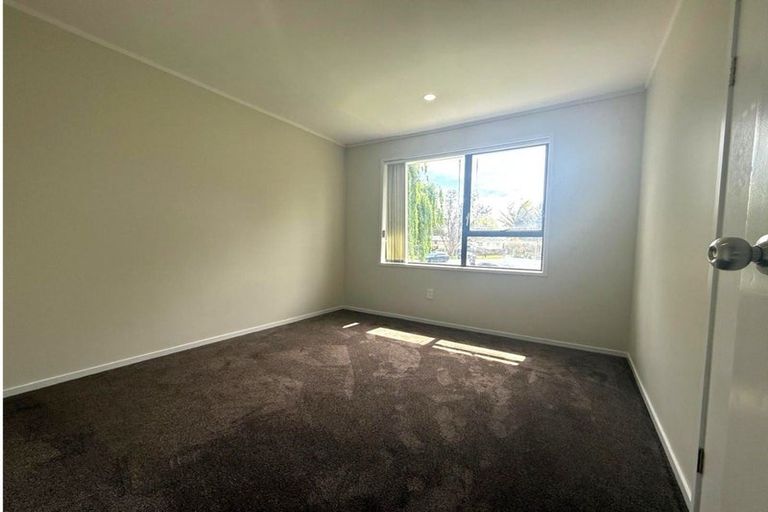 Photo of property in 1 Heathberry Close, Papatoetoe, Auckland, 2025