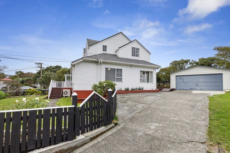 Photo of property in 53 The Drive, Tawa, Wellington, 5028