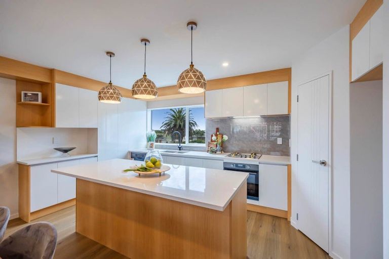 Photo of property in 7c Liston Street, Northcote, Auckland, 0627