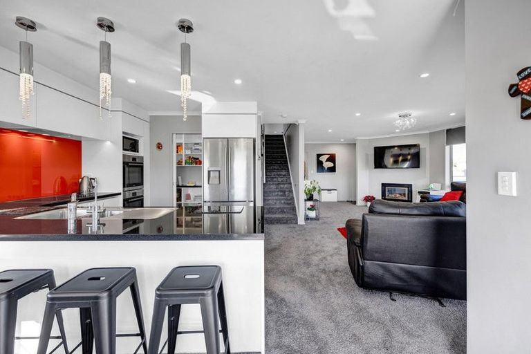 Photo of property in 74 Broadway, Stratford, 4332