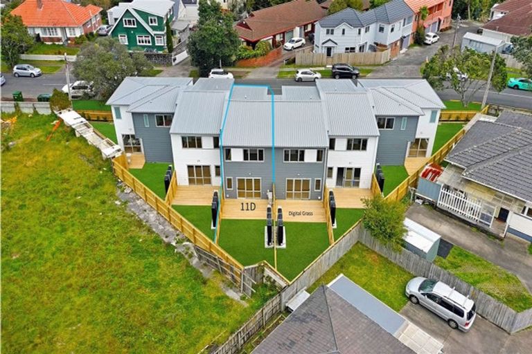 Photo of property in 11d Reid Road, New Lynn, Auckland, 0600