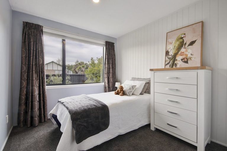 Photo of property in 6 Oakley Crescent, Hornby, Christchurch, 8042