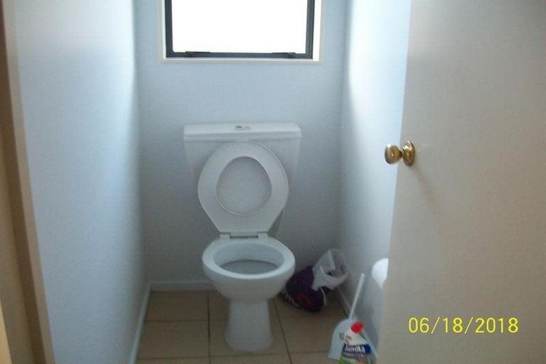 Photo of property in 1/10 Netherlands Avenue, Kelston, Auckland, 0602