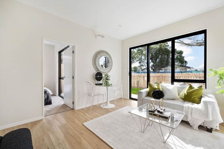 Photo of property in 1/3226 Great North Road, New Lynn, Auckland, 0600