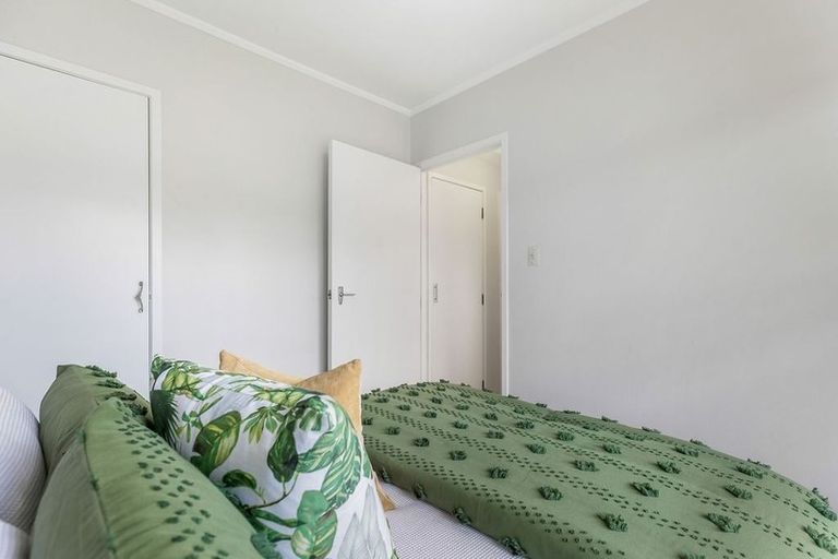 Photo of property in 1/6 Segedin Place, Glenfield, Auckland, 0629