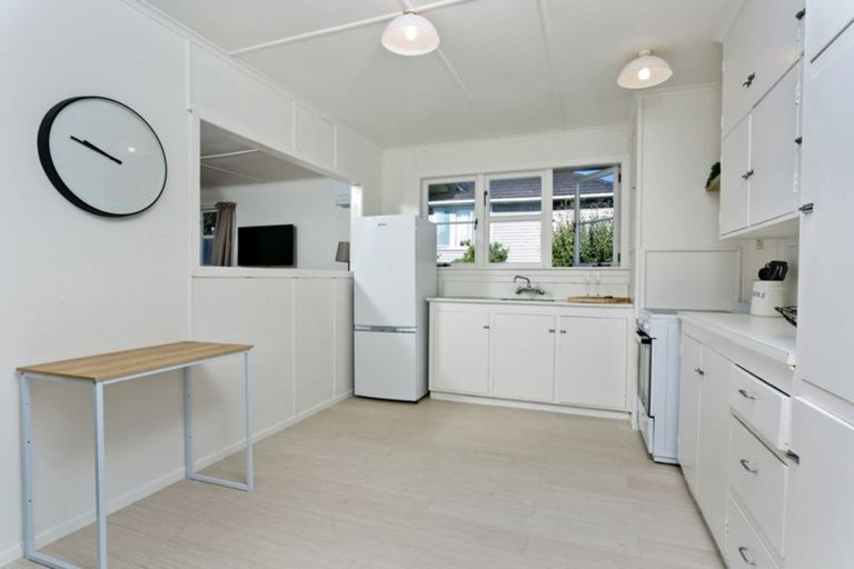 Photo of property in 50 Pupuke Road, Hillcrest, Auckland, 0627