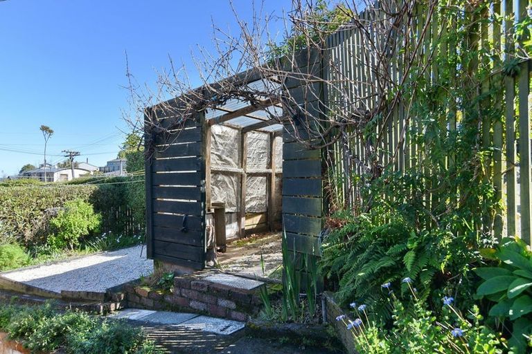 Photo of property in 4 Somes Road, Lyttelton, 8082