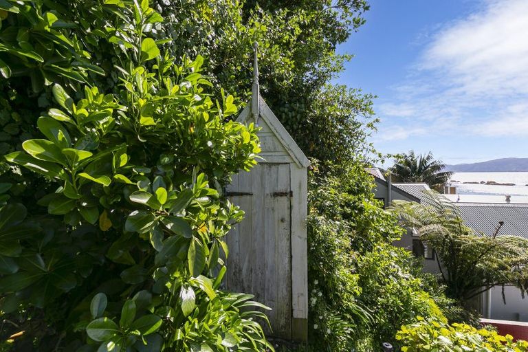 Photo of property in 285 Karaka Bay Road, Karaka Bays, Wellington, 6022