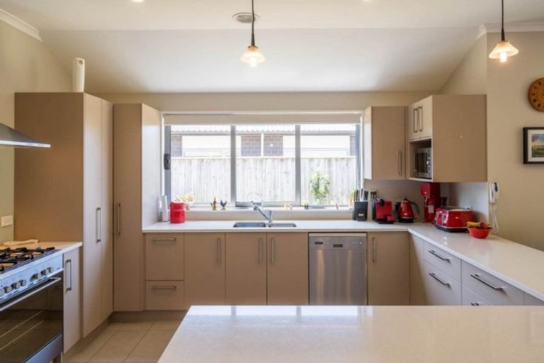 Photo of property in 4 Petrel Close, Paraparaumu Beach, Paraparaumu, 5032