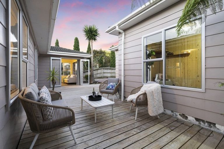 Photo of property in 12 Malmo Place, Massey, Auckland, 0614