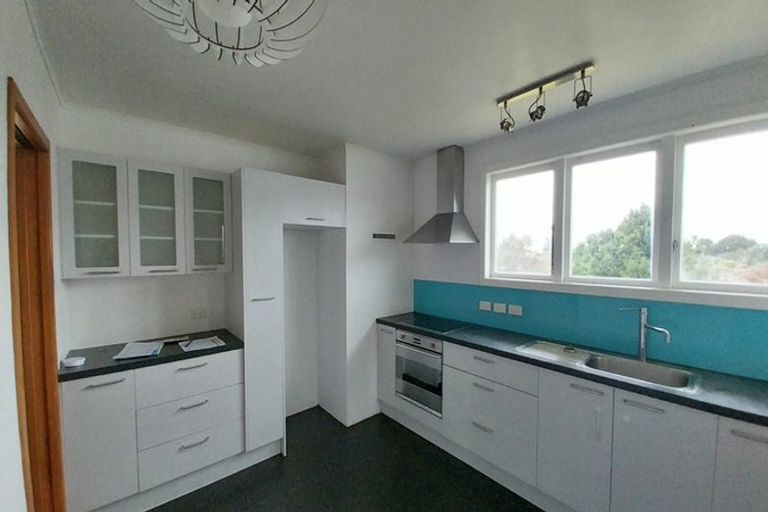 Photo of property in 30 Neil Avenue, Te Atatu Peninsula, Auckland, 0610