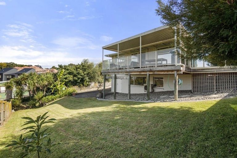 Photo of property in 1/3 Hall Road, Glenfield, Auckland, 0629