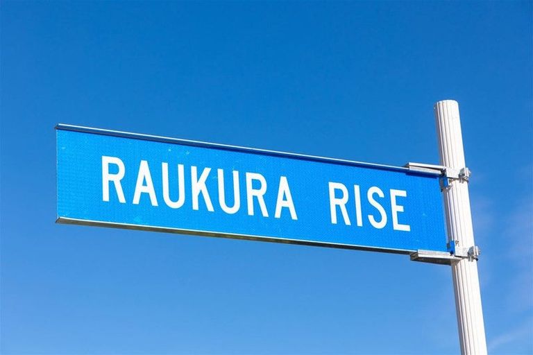 Photo of property in 4 Raukura Rise, Picton, 7220