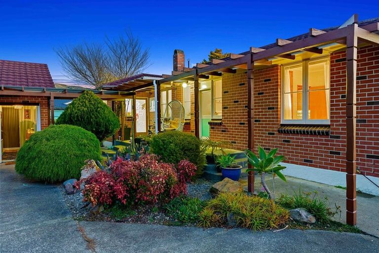 Photo of property in 11 Iti Grove, Waikanae, 5036