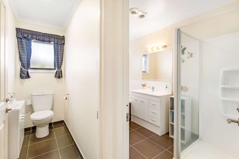 Photo of property in 11 Cleveland Heights, Kelvin Grove, Palmerston North, 4414