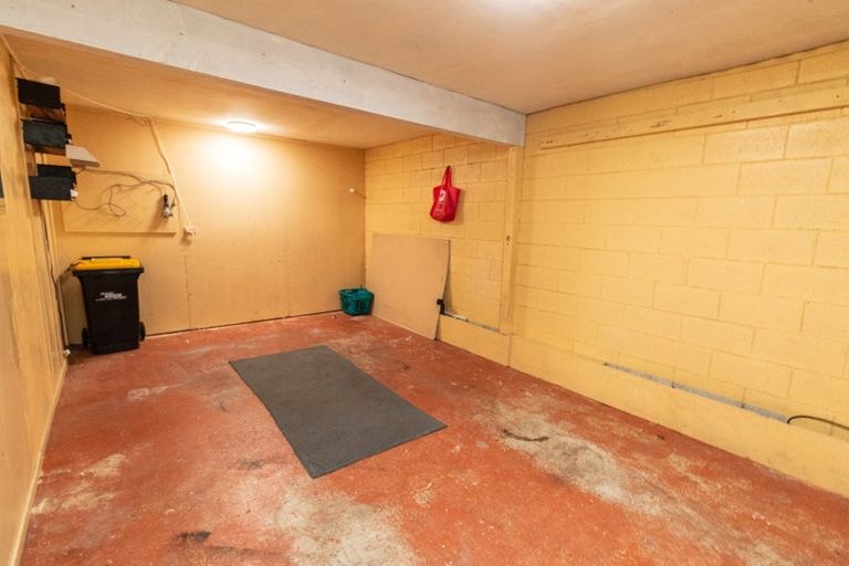 Photo of property in 104a Allington Road, Karori, Wellington, 6012