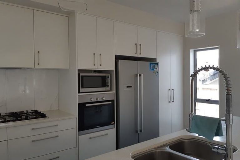 Photo of property in 102 Tamahere Drive, Glenfield, Auckland, 0629