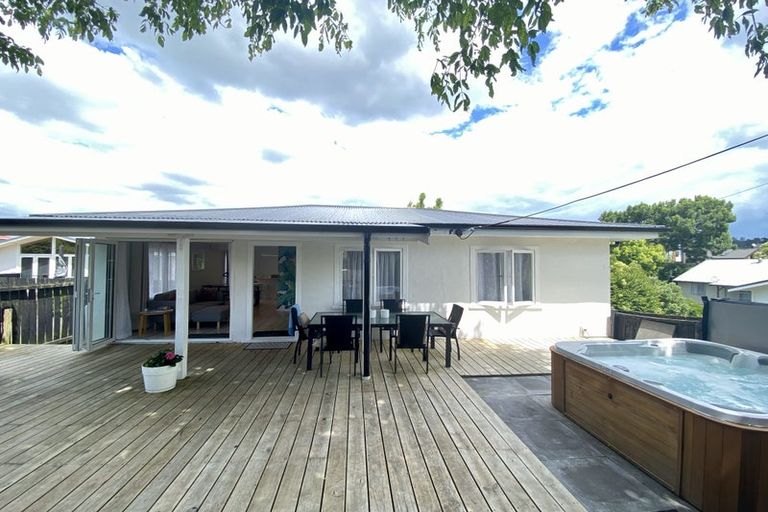 Photo of property in 19 Tahi Terrace, Glen Eden, Auckland, 0602