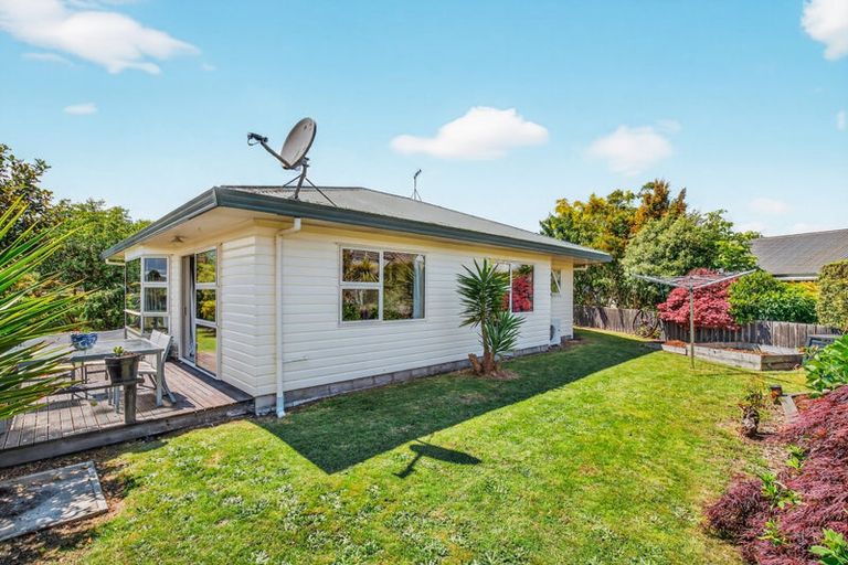 Photo of property in 2/35 Fairview Terrace, Waipahihi, Taupo, 3330