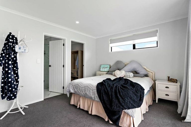 Photo of property in 28 Kerr Crescent, Patumahoe, 2679