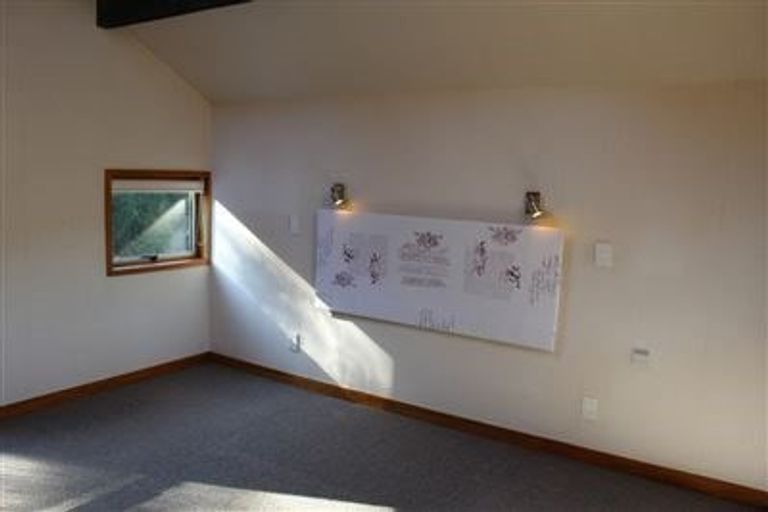 Photo of property in 21 Kakariki Grove, Waikanae, 5036