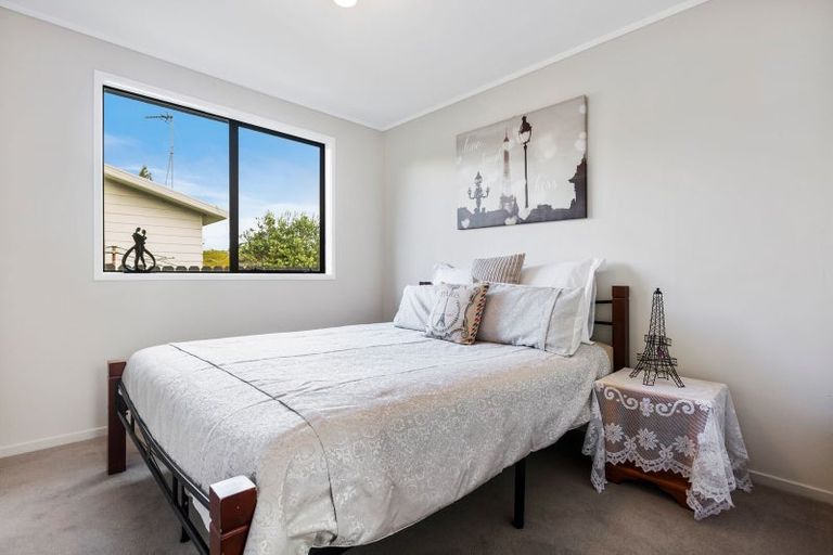 Photo of property in 2/26 Karepo Crescent, Ranui, Auckland, 0612