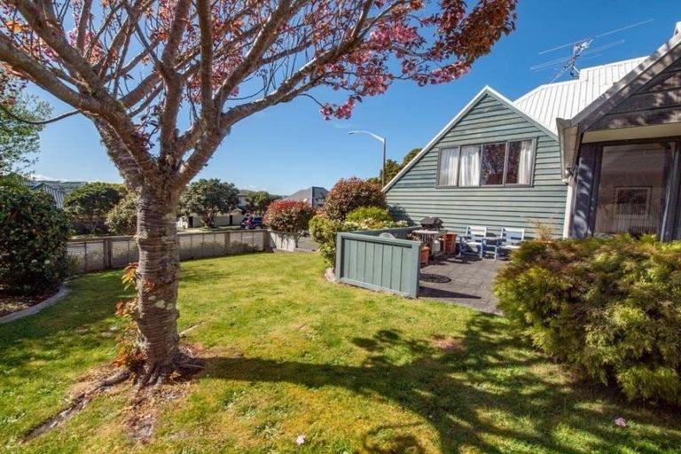 Photo of property in 146 Westchester Drive, Churton Park, Wellington, 6037
