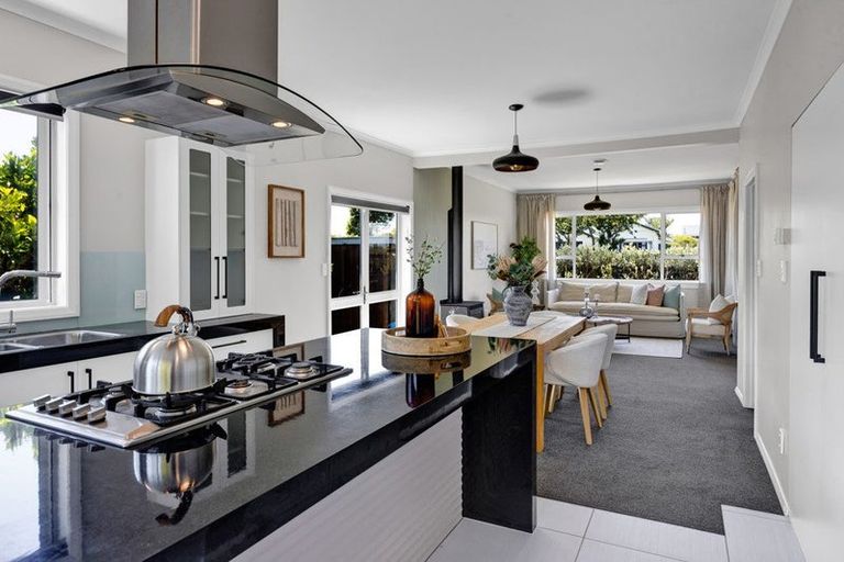 Photo of property in 110 Manawapou Road, Hawera, 4610