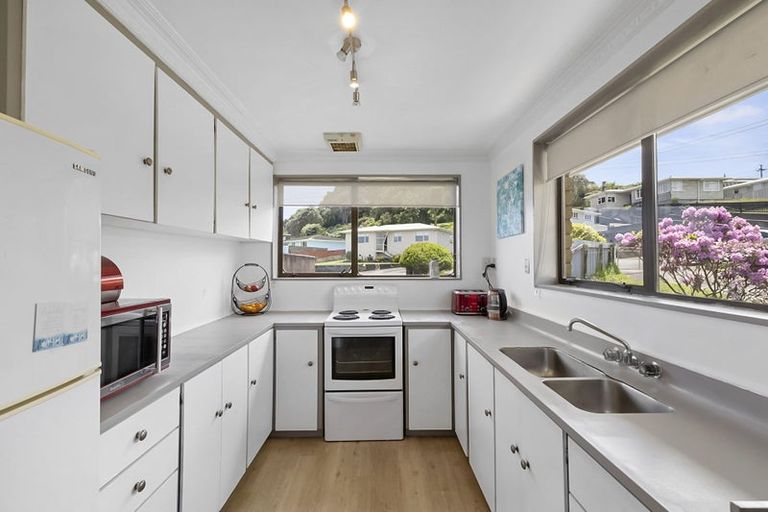 Photo of property in 32a Simons Street, Moturoa, New Plymouth, 4310