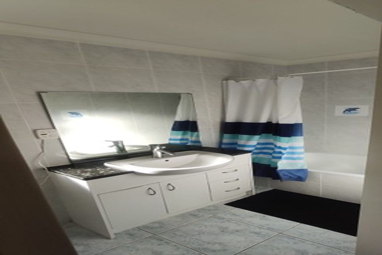 Photo of property in 48 Monte Cassino Place, Birkdale, Auckland, 0626