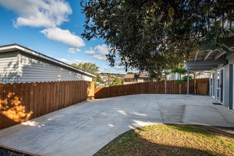 Photo of property in 15 Rosario Crescent, Red Beach, 0932