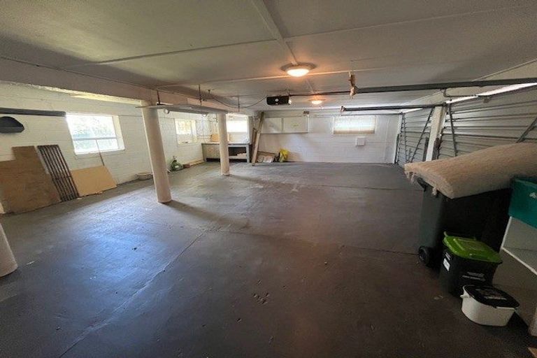 Photo of property in 3 Copperfield Terrace, Mellons Bay, Auckland, 2014