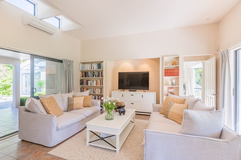 Photo of property in 50a Manu Grove, Waikanae, 5036