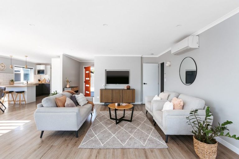 Photo of property in 28 Araroa Place, Papamoa Beach, Papamoa, 3118