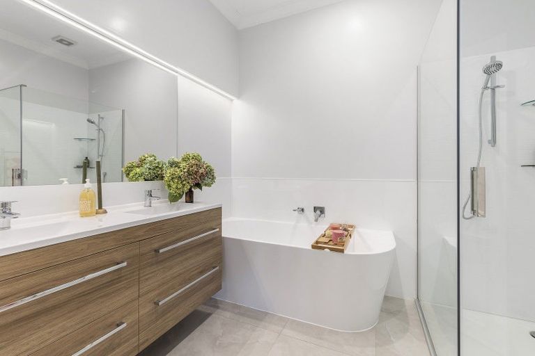 Photo of property in 25u3 Thane Road, Roseneath, Wellington, 6011