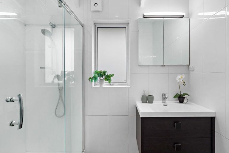 Photo of property in 1/6 Mcleod Road, Weymouth, Auckland, 2103