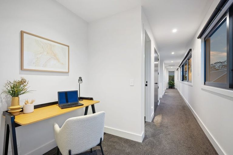 Photo of property in 9 Ridgelea Road, Long Bay, 0792