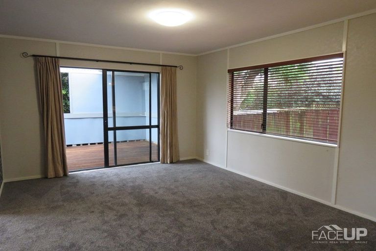 Photo of property in 8 Sailfish Drive, West Harbour, Auckland, 0618