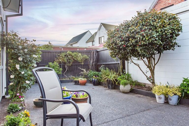 Photo of property in 64 Merivale Lane, Merivale, Christchurch, 8014