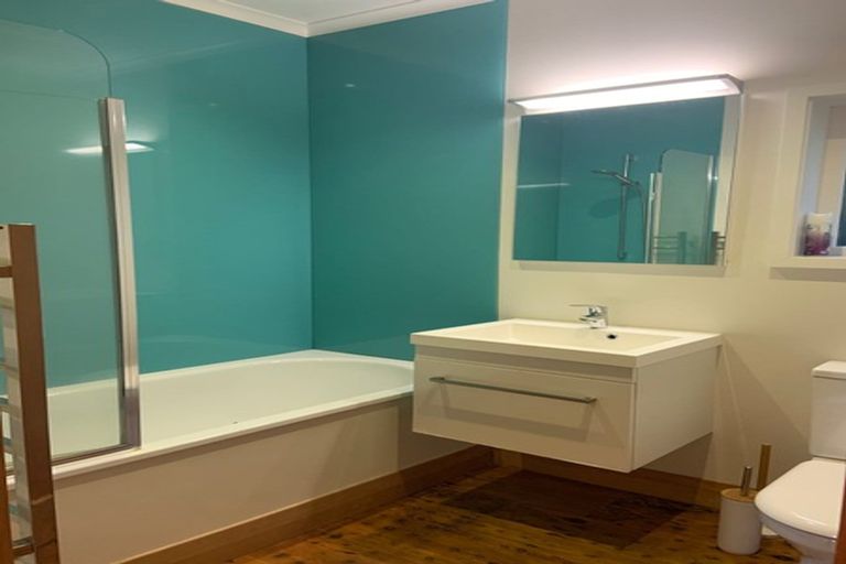 Photo of property in 32 Harland Street, Brooklyn, Wellington, 6021