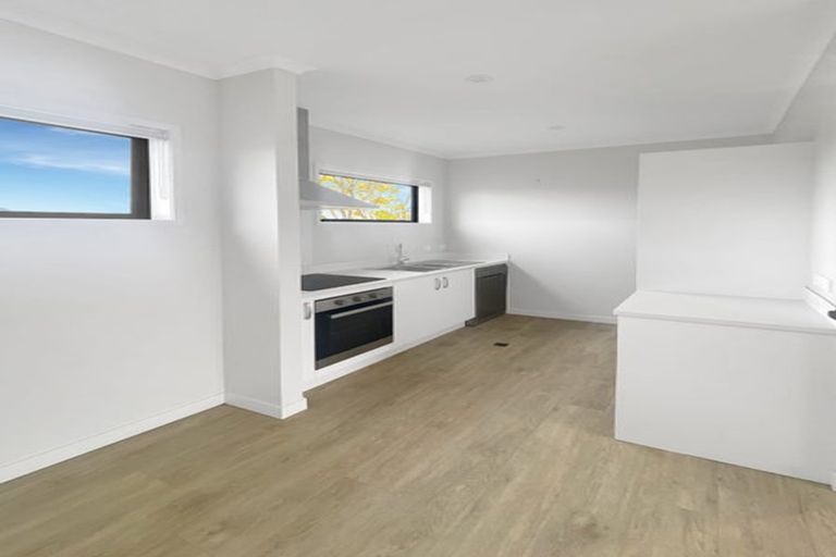 Photo of property in 3/5 Peachgrove Road, Te Atatu Peninsula, Auckland, 0610