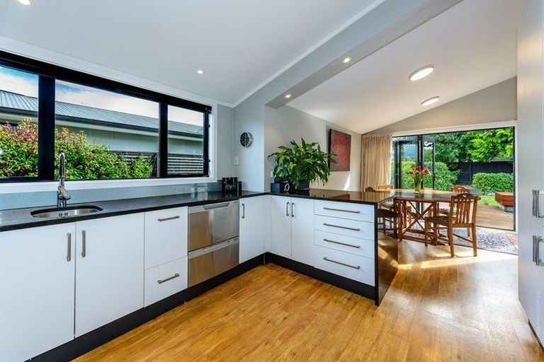 Photo of property in 16 Woodbank Street, Somerfield, Christchurch, 8024