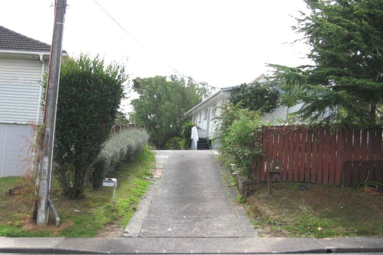 Photo of property in 2/84 Sunnynook Road, Sunnynook, Auckland, 0620