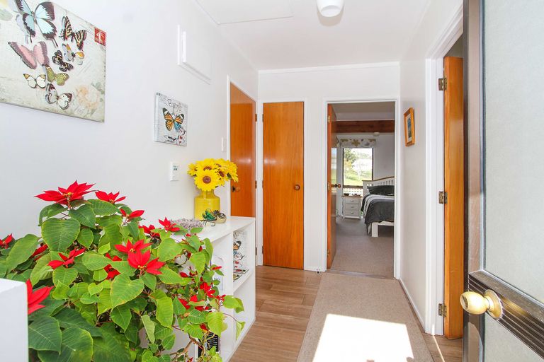 Photo of property in 2/28 Fairdale Place, Birkdale, Auckland, 0626